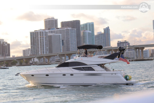 Дневной чартер судна Fairline со шкипером Бока-Чита-Ки-Майами