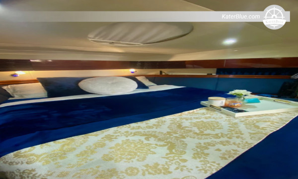 Crewed Fairline yacht day charter offer Virginia-Key Miami