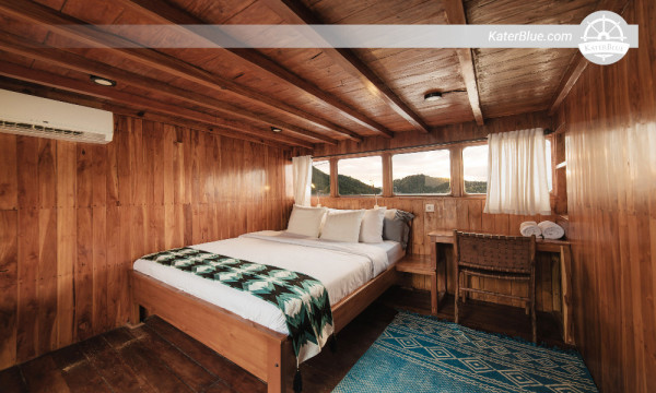 Oferta de aluguel de luxo com pernoite em goleta de madeira Manta Komodo