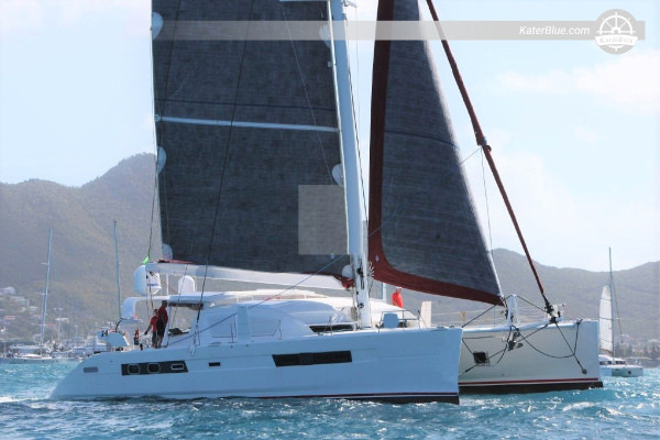 Luxury catamaran overnight charter Holandeses Panama