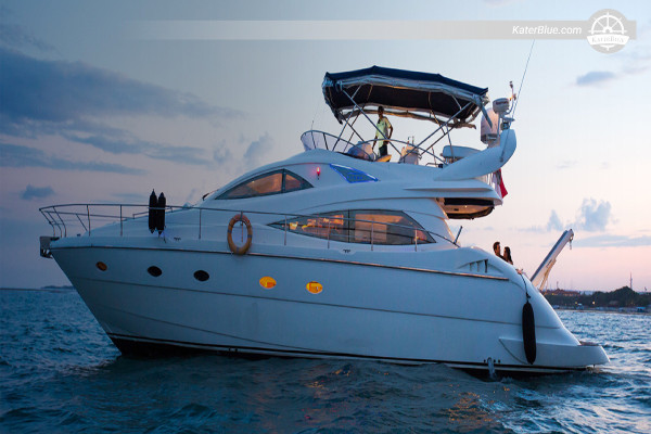 Aicon motor yacht day charter offer Lembongan Bali