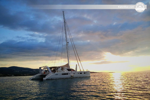 Crewed catamaran luxury charter Waisaladup Panama