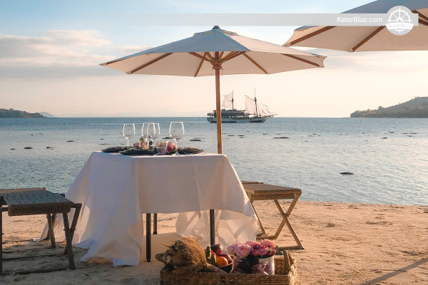 Aluguel de gulet de luxo de 27 metros para pernoite na Ilha Kelor, Komodo.