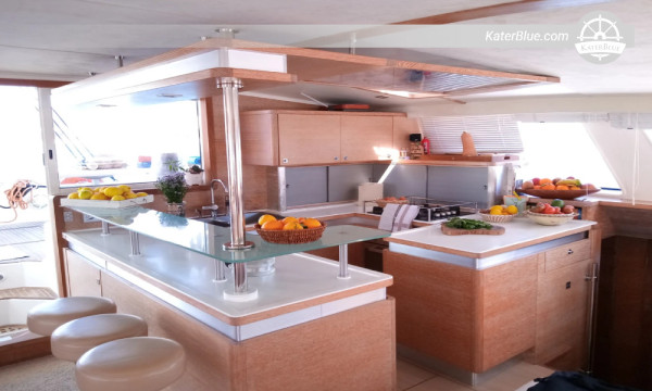 Catamaran fully catered charter offer Isla-Dupargana Panama