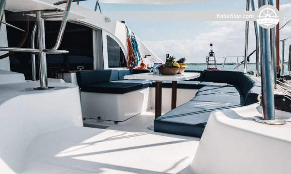 Catamaran Lagoon avec skipper au coucher du soleil à Nusa-Dua Bali