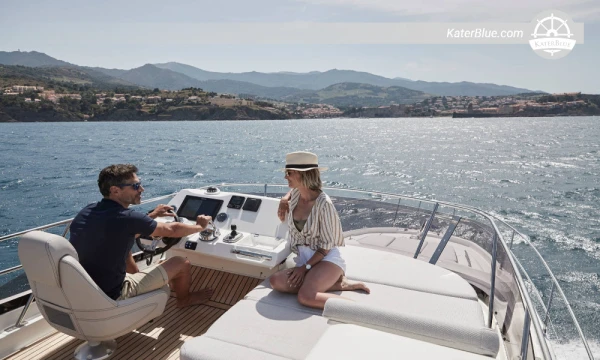 Sewa Kapal Pesiar Eksklusif Mingguan di Kota Tua La Ponche, Saint-Tropez, Prancis