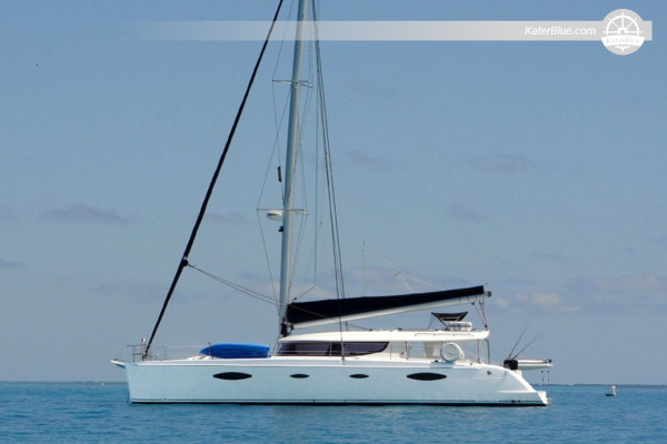 Luxury catamaran charter Isla-de-las-Estrellas Panama