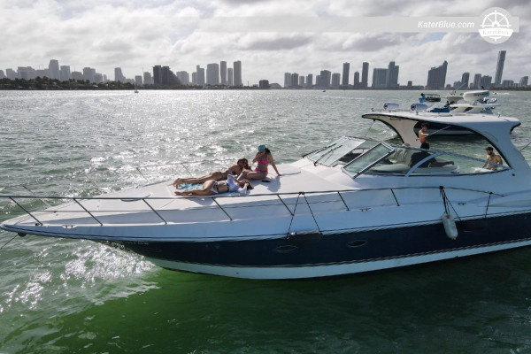 Crewed Express yacht day charter offer Elliott-Key Miami