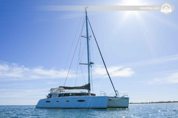 Catamaran fully catered charter offer Isla-Nuinudup Panama