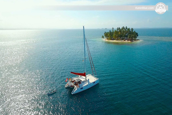 Crewed catamaran luxury charter Isla-Pinos Panama