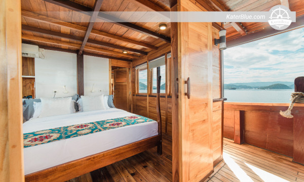 Oferta de aluguel de luxo com pernoite em goleta de madeira Manta Komodo