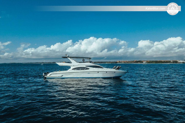 Offre de location à la journée du navire Accura pour 12 personnes Penida-Island Bali