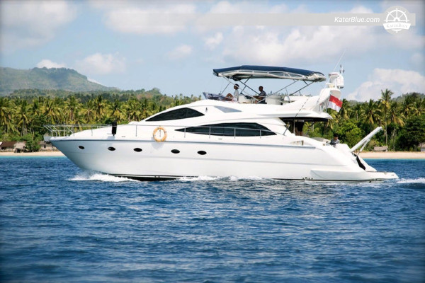 Luxury Aicon vessel day sailing vacation Nusa-Ceningan Bali