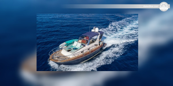 Denní charter s kapitánem do Faraglioni Rocks v Sorrentu v Itálii