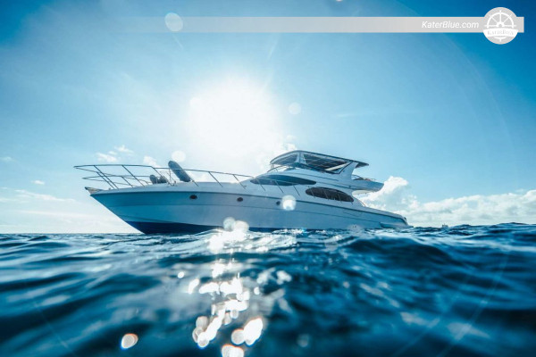 Location de yacht à moteur pour 12 personnes au coucher du soleil à Lombok et Bali