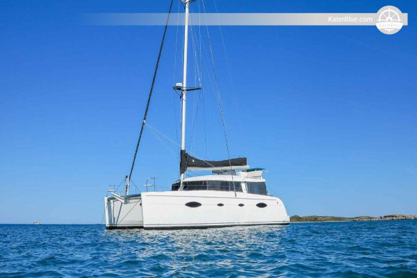 Crewed catamaran luxury charter Waisaladup Panama