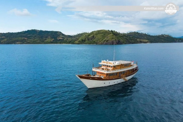 Aluguel de goleta com pernoite para 6 pessoas em Kalong, Ilha de Komodo.