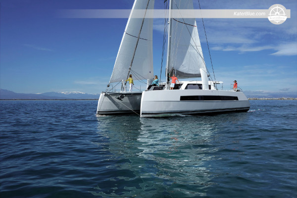 Luxury catamaran overnight charter Isla-Verde Panama