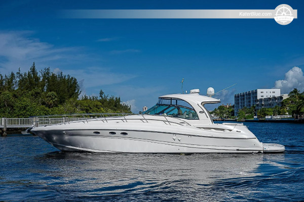 Luxusní pronájem motorové jachty Brickell-Key Miami