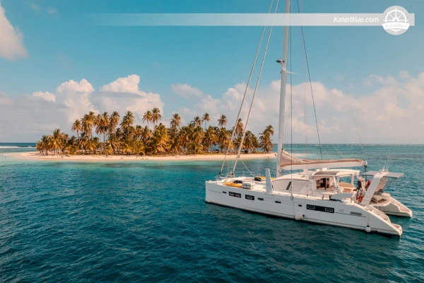 Catamaran fully catered charter offer Isla-Pelicano Panama
