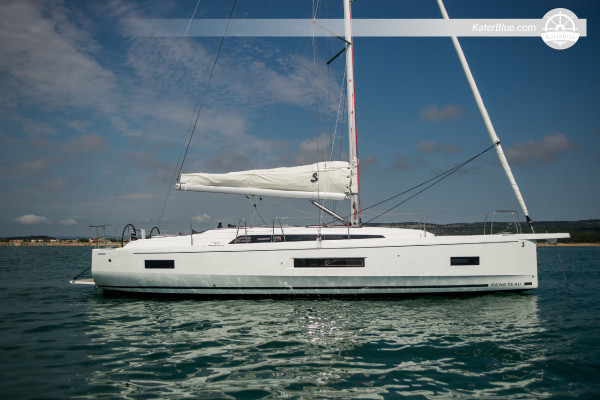 Beneteau vessel overnight charter Fisher-Island Miami