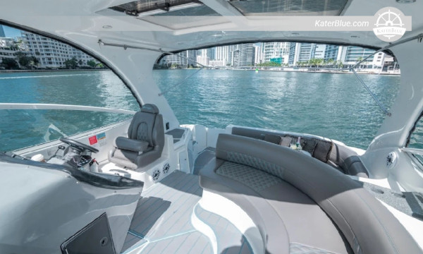 Crewed Express yacht day charter offer Virginia-Key Miami