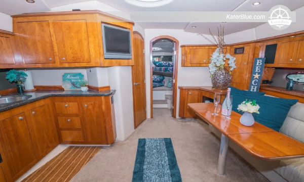 Crewed Express yacht day charter offer Virginia-Key Miami