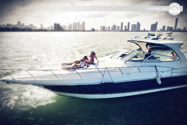 Crewed Express yacht day charter offer Virginia-Key Miami
