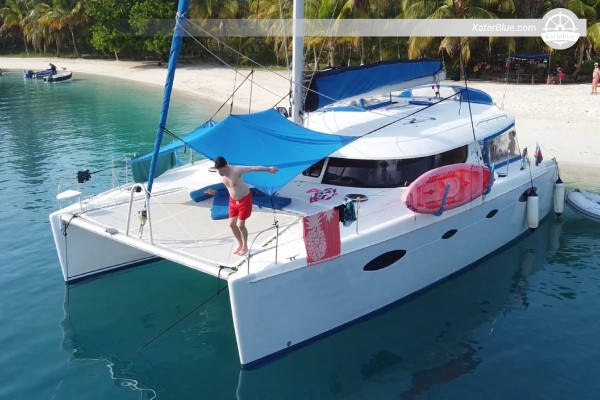 Crewed catamaran luxury charter Isla-Pinos Panama
