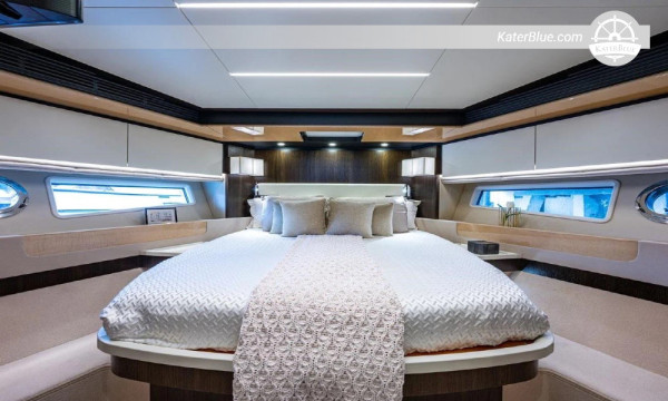 Crewed Azimut yacht charter offer Virginia-Key United States