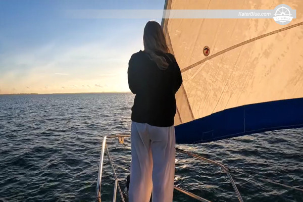 Crewed 6 pax full moon sail offer Miami United-States