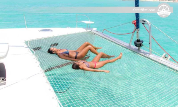 Luxury catamaran day charter Puerto-Escondido Mexico