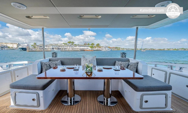 Crewed Azimut yacht charter offer Virginia-Key United States
