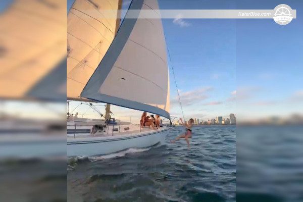 Aluguel de iate à vela de 34 pés para um dia em Soldier-Key, Estados Unidos.