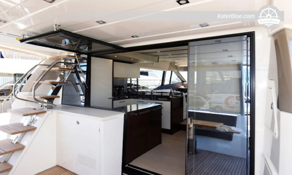 Weekly Sailing Yacht Charter Discover Palma de Mallorca, Spain