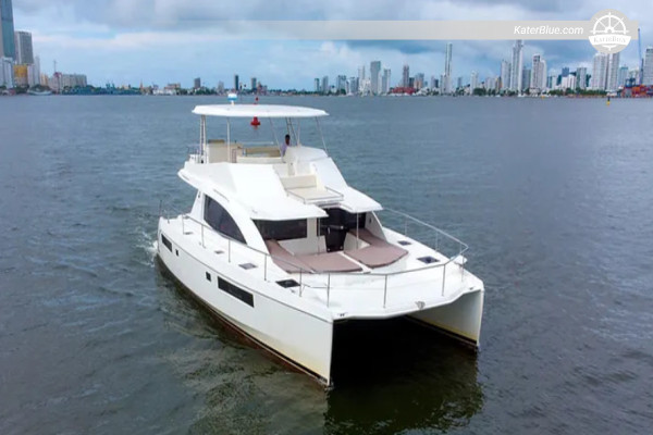 Leopard catamaran day charter offer Cartagena Colombia