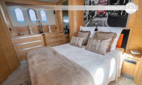 Crewed motor yacht charter Virginia-Key United States