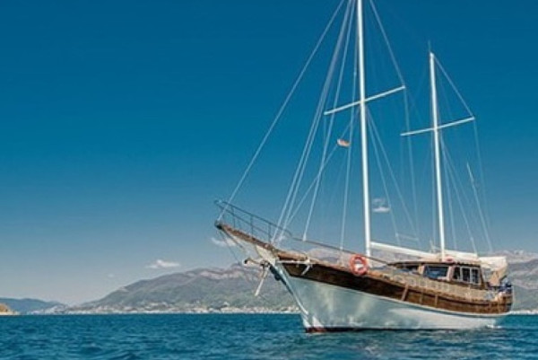 Disfrute del chárter semanal en la playa de Jale, Orikum, Albania