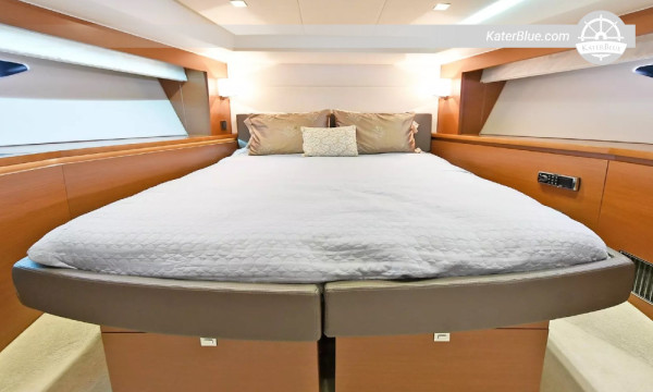 Prestige vessel luxury charter Florida United-States
