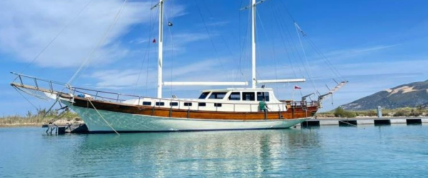 Descubra Drimadhe Charter semanal Orikum, Albania