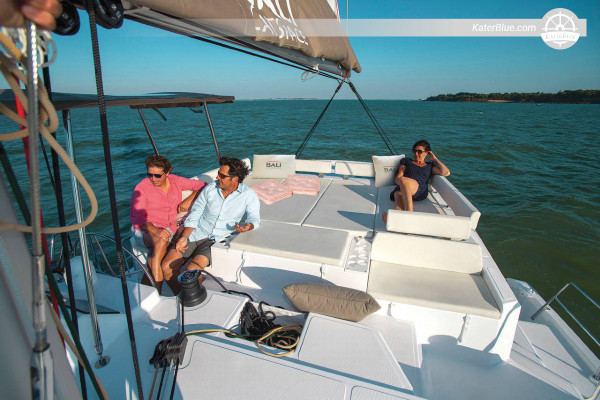 Cruzeiro de catamarã de 40 pés sem tripulação na Baja California Sur, México.