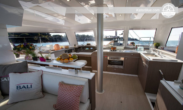 Cruzeiro de catamarã de 40 pés sem tripulação na Baja California Sur, México.