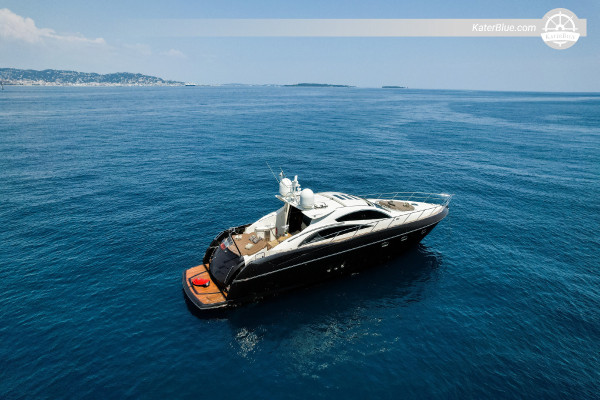 Crewed yacht day cruise La-Croisette Cannes France