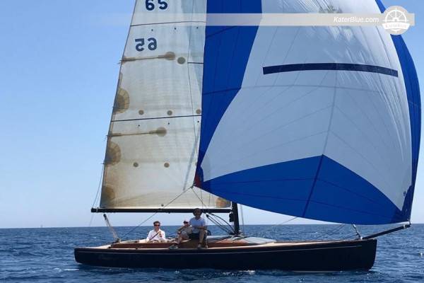 Skippered yacht 4-pax half-day charter Antibes France