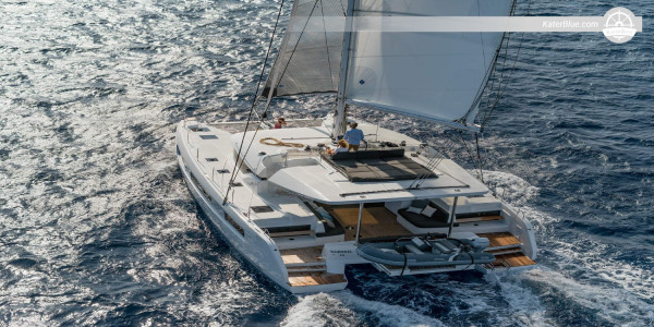 Découvrez une croisière hebdomadaire animée avec skipper à Mykonos, en Grèce.