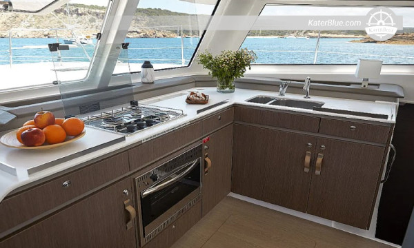 الإبحار إلى Alghero Bali Catspace Weekly Charter Golfo Aranci، إيطاليا