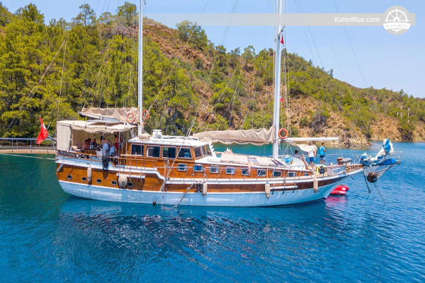 Wooden gulet crewed charter English-Harbor-Bodrum Turkey