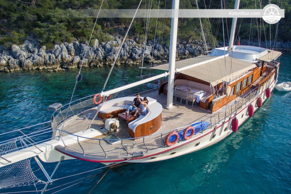Crewed gulet night charter Longoz-Bay Bodrum Turkey
