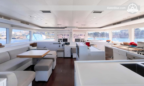 17 m Lagoon 560 Katamaran, wöchentliche Charter mit Skipper, Antibes, Frankreich