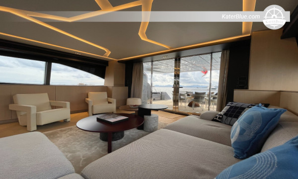 Luxuriöser Tagescharter für 11 Personen, Ferretti 881 Antibes, Frankreich